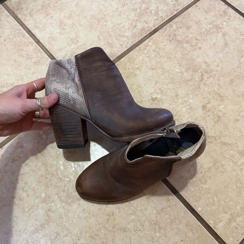 Freebird Darius heeled booties size 5